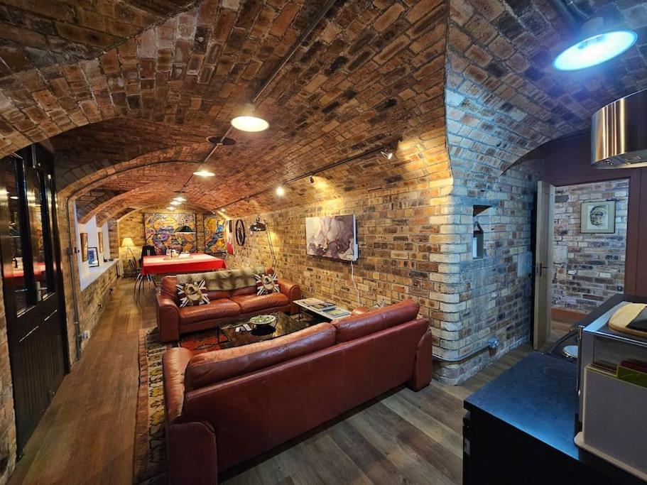 ノース・クイーンズフェリー The Armoury: Stylish Ww1 Bunkerヴィラ エクステリア 写真